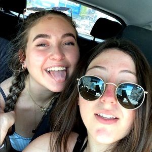 Meet your Posher, Alexandra